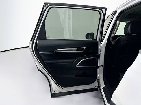 Used 2025 Kia Telluride S FWD image 27