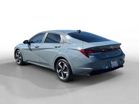 Certified 2023 Hyundai Elantra SEL w/ Convenience Package image 3