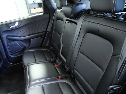 Certified 2022 Ford Escape Titanium w/ Class II Trailer Tow Package image 14