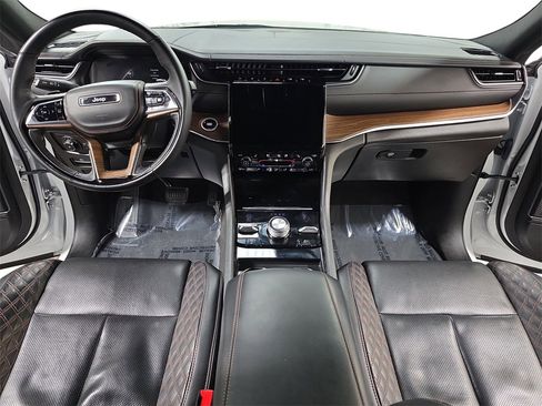 Used 2024 Jeep Grand Cherokee L Summit w/ High Altitude Package image 9