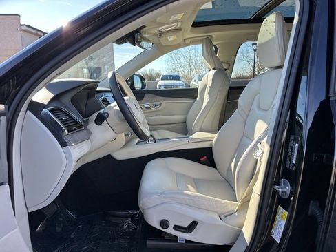 Certified 2024 Volvo XC90 T8 Plus w/ Protection Package Premier image 18