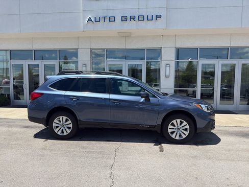 Used 2017 Subaru Outback 2.5i Premium w/ Popular Package #1 AWD/4WD image 2