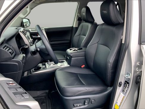 Used 2022 Toyota 4Runner TRD Sport w/ Technology Package AWD/4WD image 8