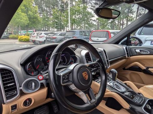 Used 2018 Porsche Cayenne AWD/4WD image 10