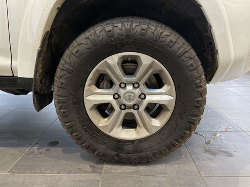 Used 2021 Toyota 4Runner SR5 AWD/4WD image 12