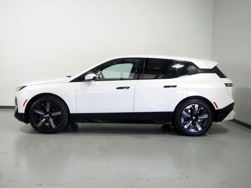 Used 2024 BMW iX xDrive50 w/ Premium Package AWD/4WD image 8