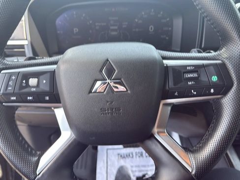 Used 2024 Mitsubishi Outlander FWD image 17