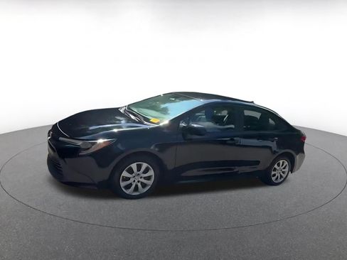 Used 2025 Toyota Corolla LE FWD image 5
