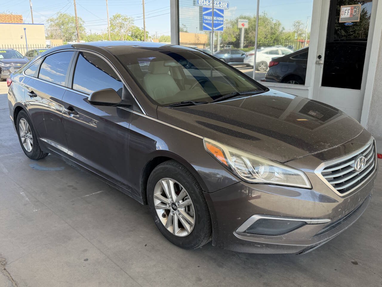 Used 2017 Hyundai Sonata SE FWD image 2