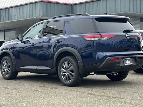 New 2025 Nissan Pathfinder SV w/ Black Appearance Package image 6