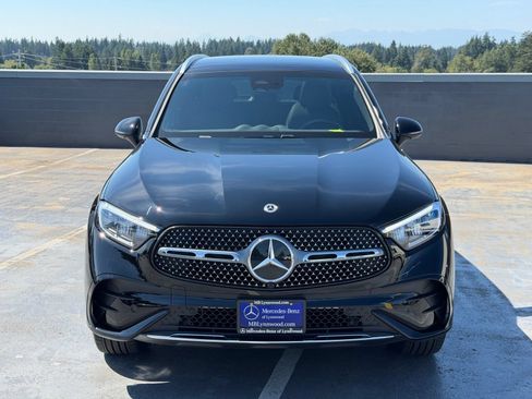 Used 2026 Mercedes-Benz GLC 300 4MATIC image 2