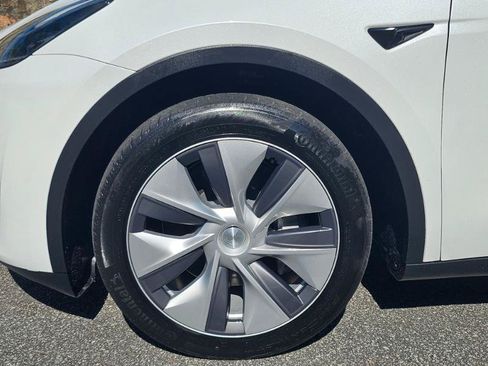 Used 2023 Tesla Model Y Long Range AWD/4WD image 17