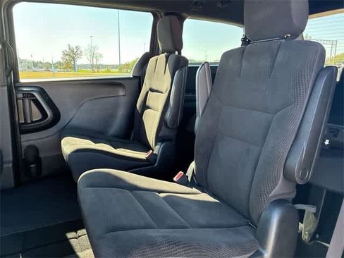 Used 2019 Dodge Grand Caravan SE image 14