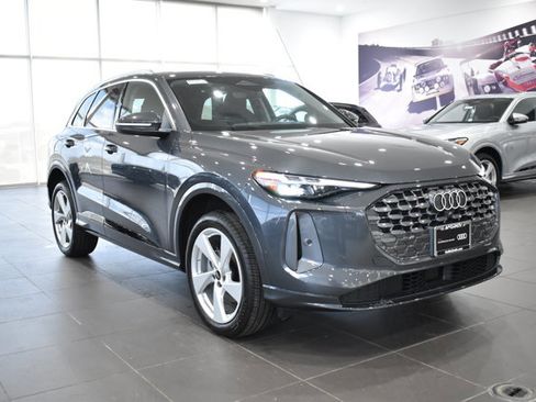 Used 2025 Audi Q5 Premium Plus w/ Premium Plus AWD/4WD image 5