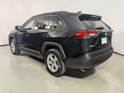 Used 2020 Toyota RAV4 XLE AWD/4WD image 5
