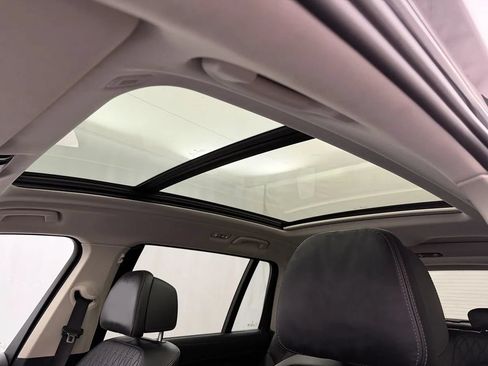Used 2023 BMW X7 xDrive40i w/ Premium Package AWD/4WD image 9