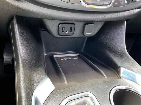 Used 2023 Chevrolet Traverse LT FWD image 32
