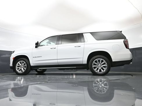 Used 2023 Chevrolet Suburban Premier AWD/4WD image 56