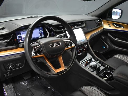 Used 2022 Jeep Grand Cherokee Summit AWD/4WD image 4