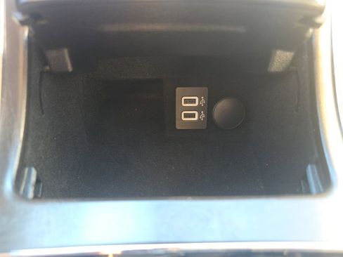 Used 2020 Lincoln Continental w/ Premium Package image 31