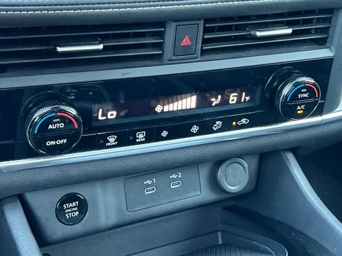 Used 2024 Nissan Rogue SV image 21