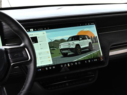 Used 2024 Rivian R1S Adventure image 20