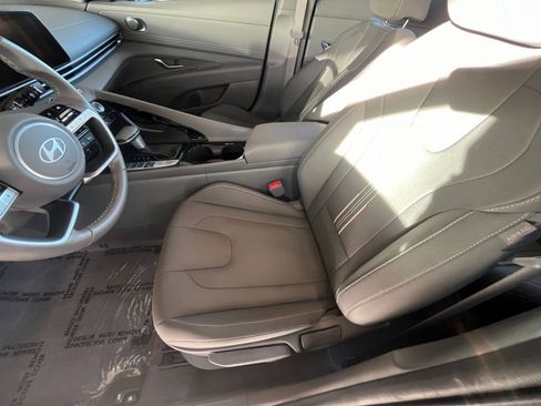 Used 2025 Hyundai Elantra SEL image 27