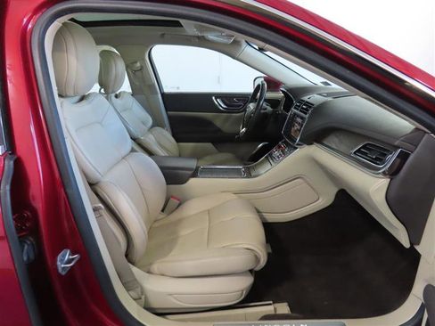 Used 2018 Lincoln Continental Select w/ Continental Climate Package AWD/4WD image 38