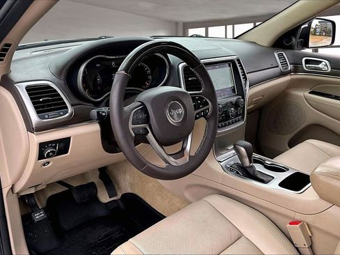 Used 2018 Jeep Grand Cherokee Overland image 16