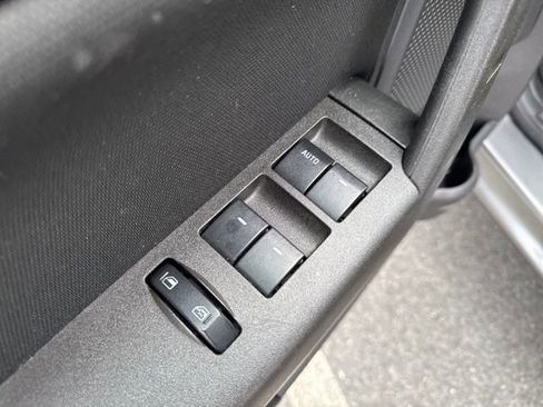 Used 2010 Ford Focus SES FWD image 24