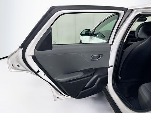 Used 2025 Kia K4 LXS image 25