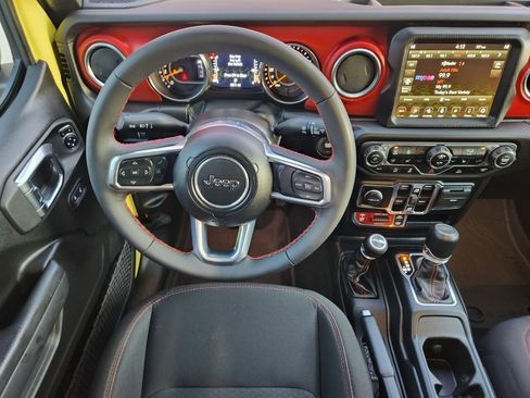 Used 2023 Jeep Gladiator Rubicon w/ Cold Weather Group image 31