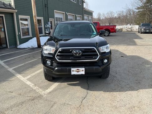 Used 2019 Toyota Tacoma SR5 AWD/4WD image 4