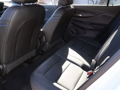 Used 2025 Buick Envista Sport Touring image 18