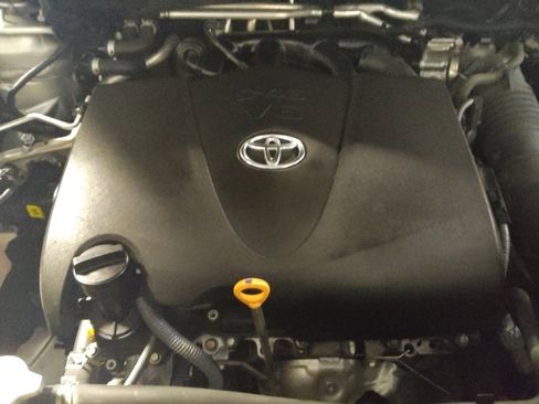 Used 2020 Toyota Highlander XLE FWD image 30