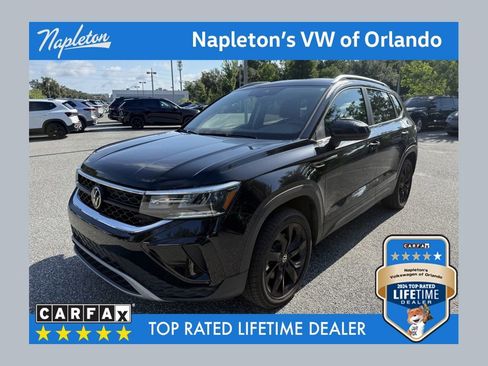 Used 2023 Volkswagen Taos SE w/ Black Wheel Package FWD image 1