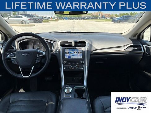 Used 2017 Ford Fusion SE w/ Fusion SE Technology Package AWD/4WD image 10