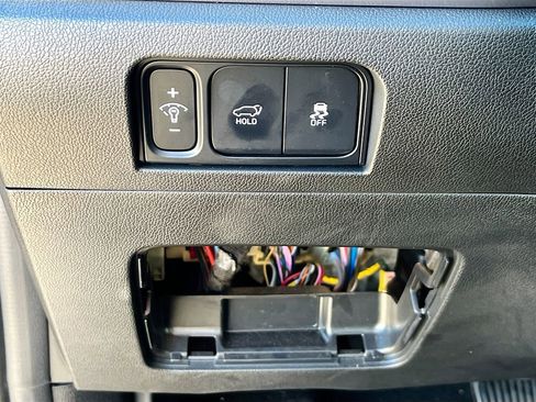 Certified 2025 Kia Sorento EX image 9