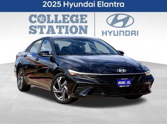 Used 2025 Hyundai Elantra Sport video 1