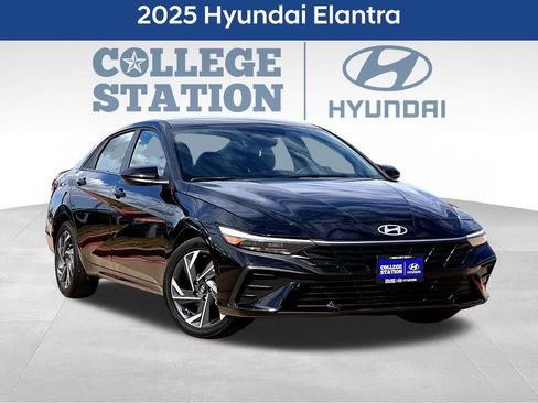 Used 2025 Hyundai Elantra Sport image 1