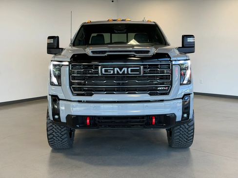 Used 2025 GMC Sierra 3500 AT4 w/ AT4 Premium Plus Package AWD/4WD image 2