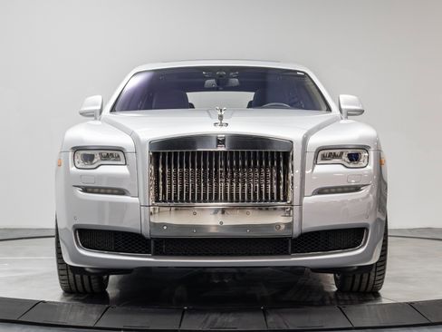 Used 2015 Rolls-Royce Ghost image 48