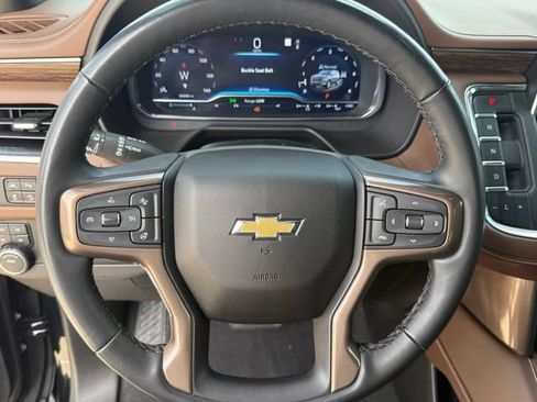 Used 2023 Chevrolet Suburban High Country w/ Premium Package 2 AWD/4WD image 15