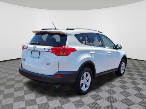 Used 2014 Toyota RAV4 XLE w/ Preferred Accessory Package AWD/4WD image 4