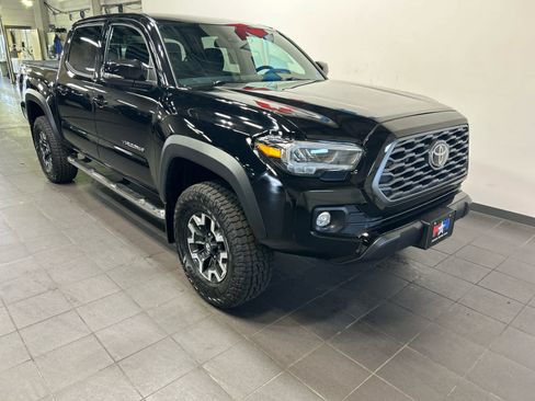 Used 2023 Toyota Tacoma TRD Off-Road w/ Technology Package AWD/4WD image 2