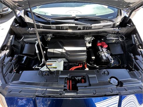 Used 2025 Nissan Leaf S image 27