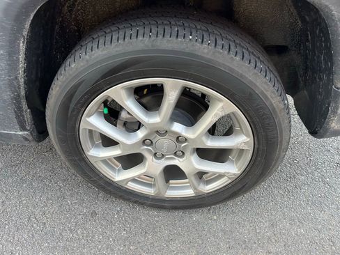 Used 2024 Jeep Compass Latitude image 17