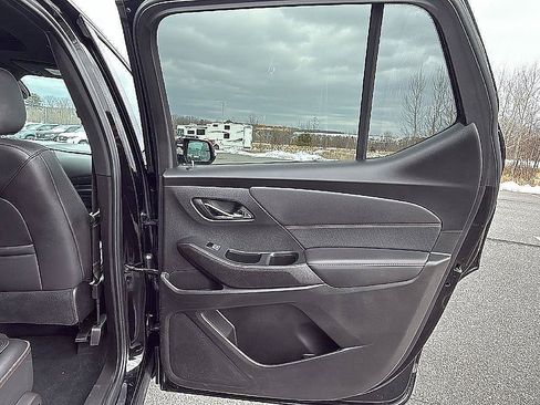 Used 2023 Chevrolet Traverse RS w/ LPO, Cargo Package AWD/4WD image 19