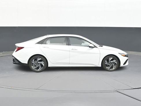 Used 2025 Hyundai Elantra SEL FWD image 18