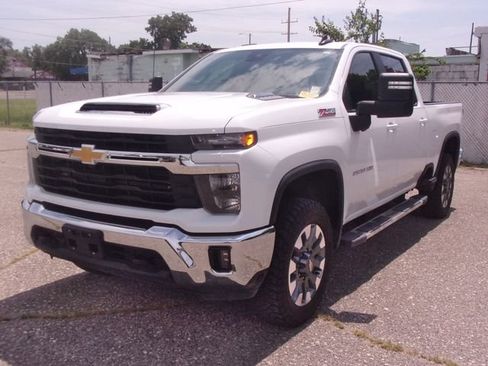 Used 2024 Chevrolet Silverado 2500 LT w/ All Star Edition AWD/4WD image 3